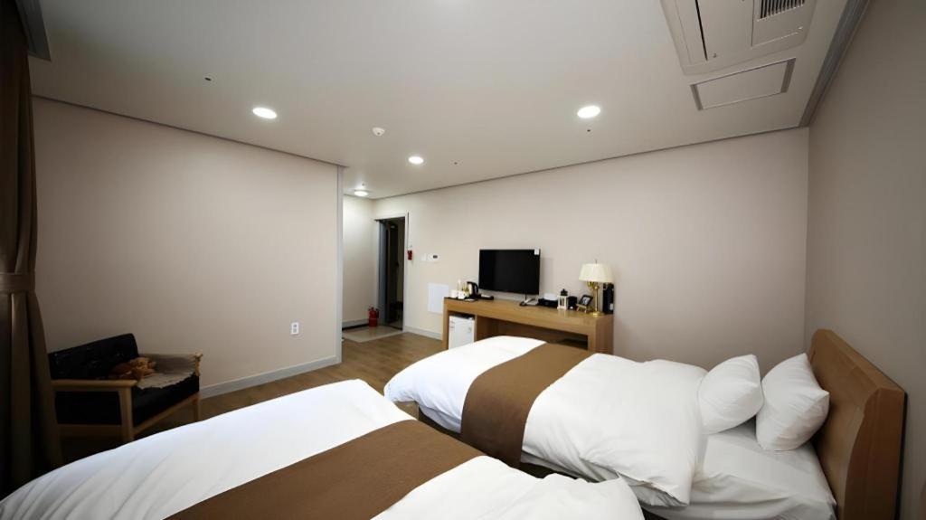 Hotel Aroha Jeju Seogwipo Bagian luar foto