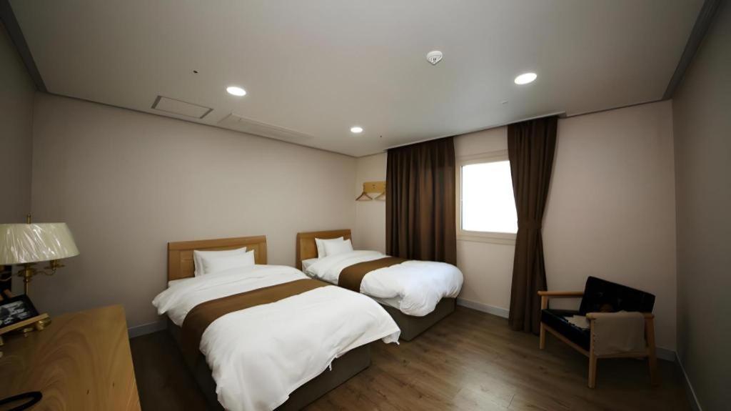 Hotel Aroha Jeju Seogwipo Bagian luar foto