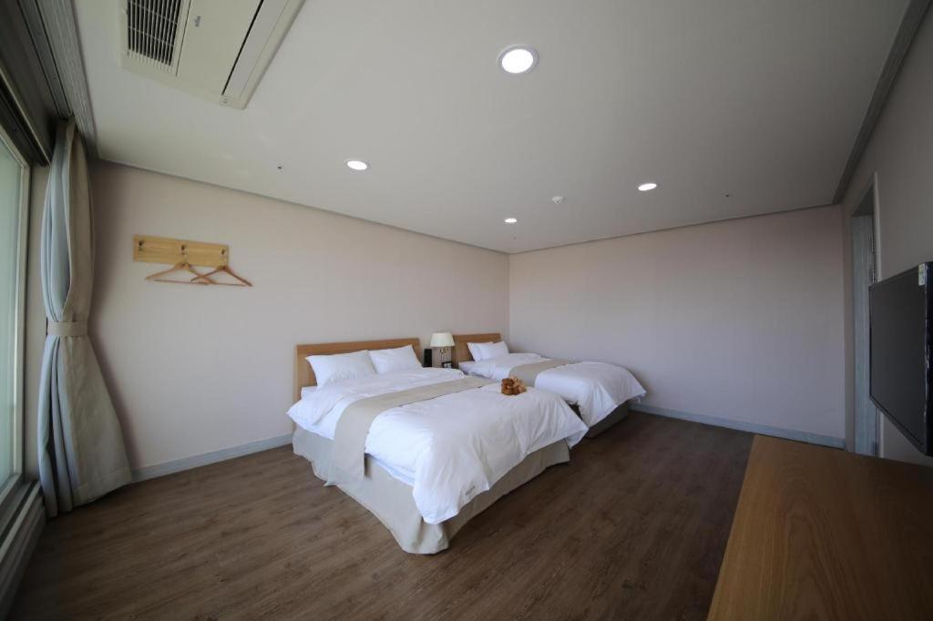 Hotel Aroha Jeju Seogwipo Bagian luar foto