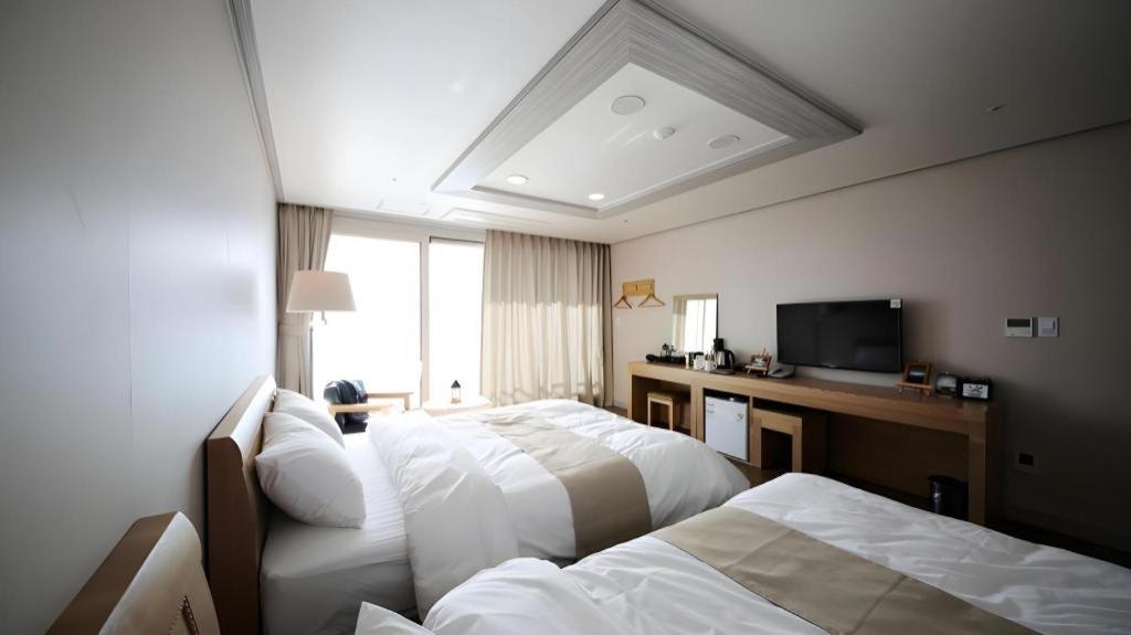 Hotel Aroha Jeju Seogwipo Bagian luar foto
