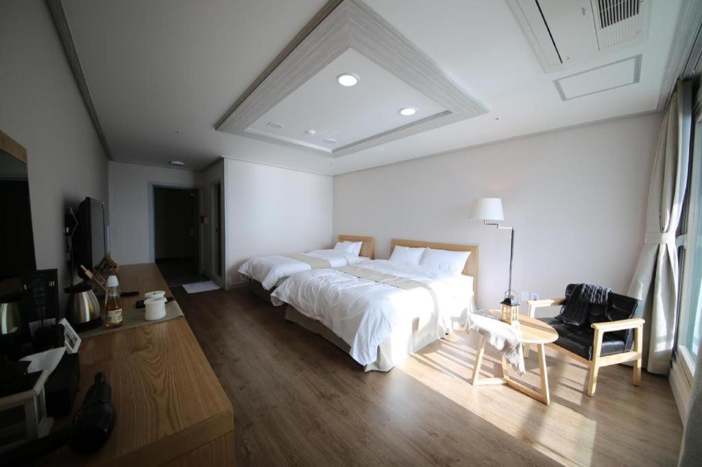 Hotel Aroha Jeju Seogwipo Bagian luar foto