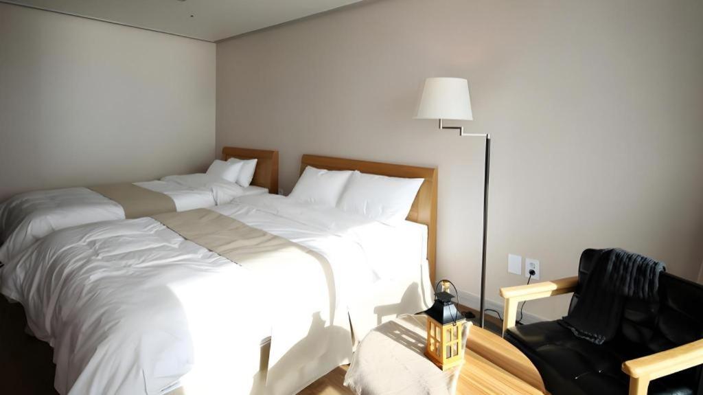 Hotel Aroha Jeju Seogwipo Bagian luar foto