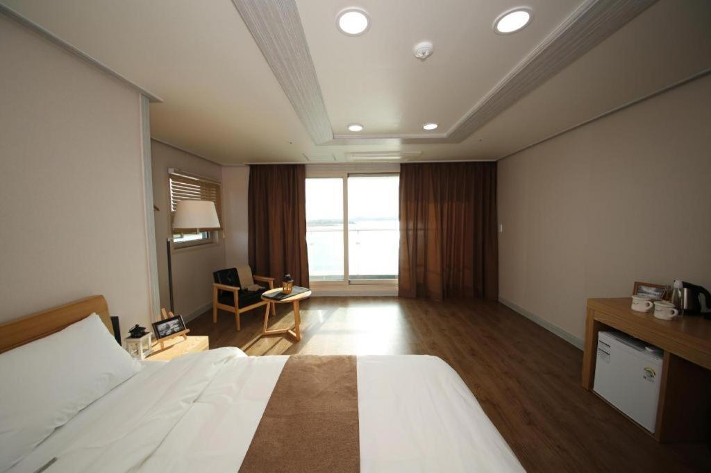 Hotel Aroha Jeju Seogwipo Bagian luar foto