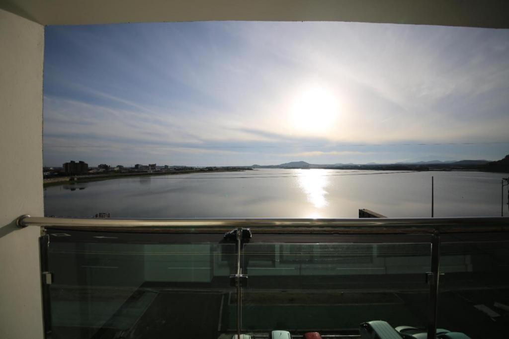 Hotel Aroha Jeju Seogwipo Bagian luar foto