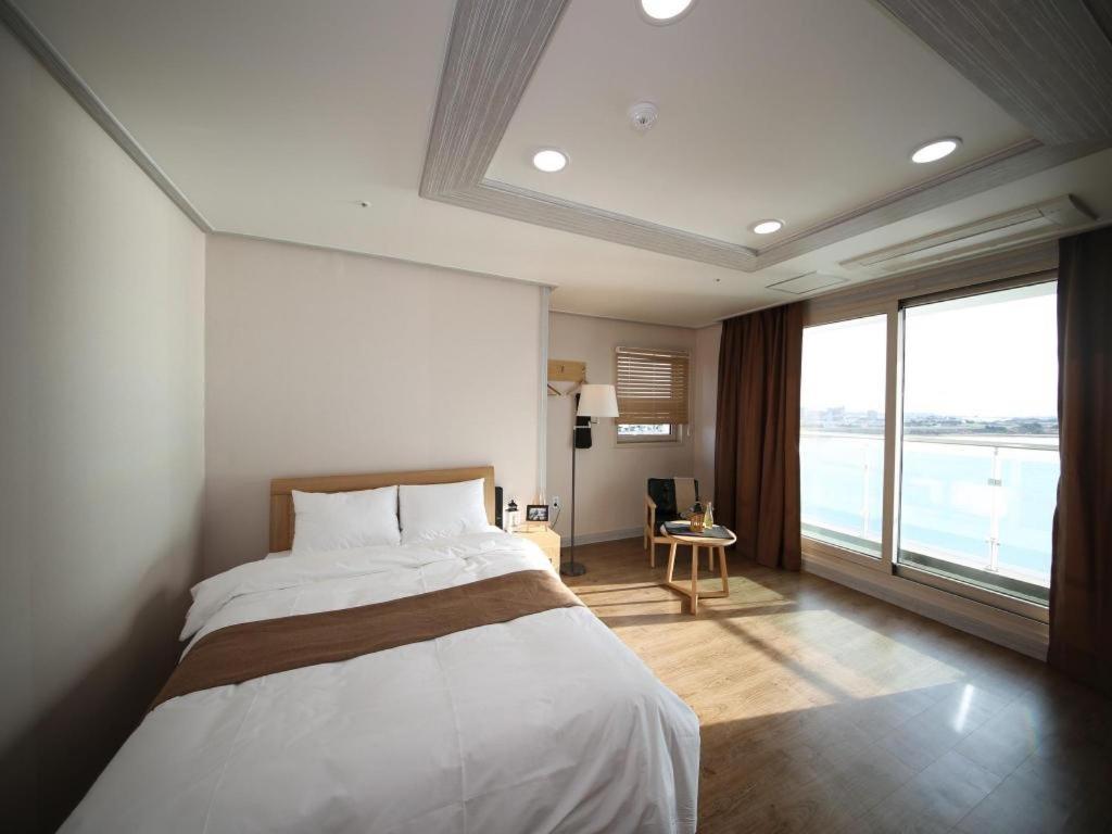 Hotel Aroha Jeju Seogwipo Bagian luar foto