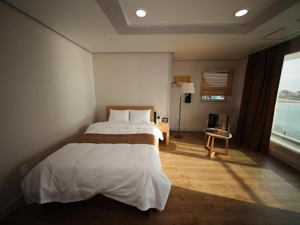 Hotel Aroha Jeju Seogwipo Bagian luar foto