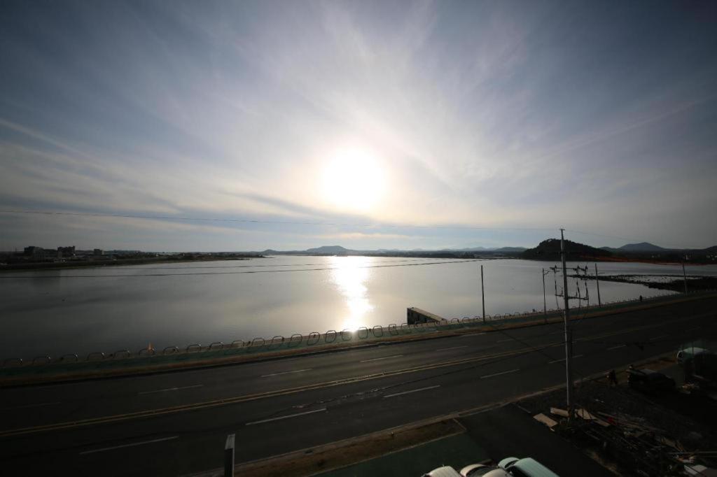 Hotel Aroha Jeju Seogwipo Bagian luar foto
