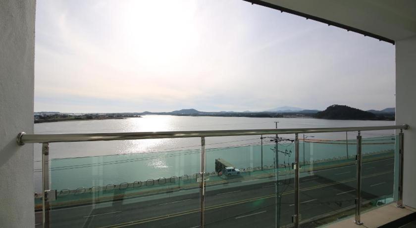 Hotel Aroha Jeju Seogwipo Bagian luar foto
