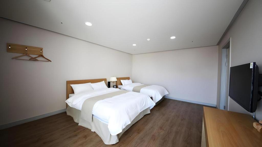 Hotel Aroha Jeju Seogwipo Bagian luar foto