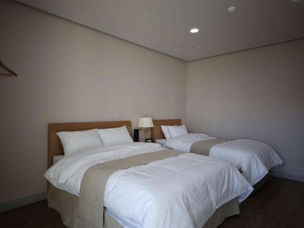 Hotel Aroha Jeju Seogwipo Bagian luar foto
