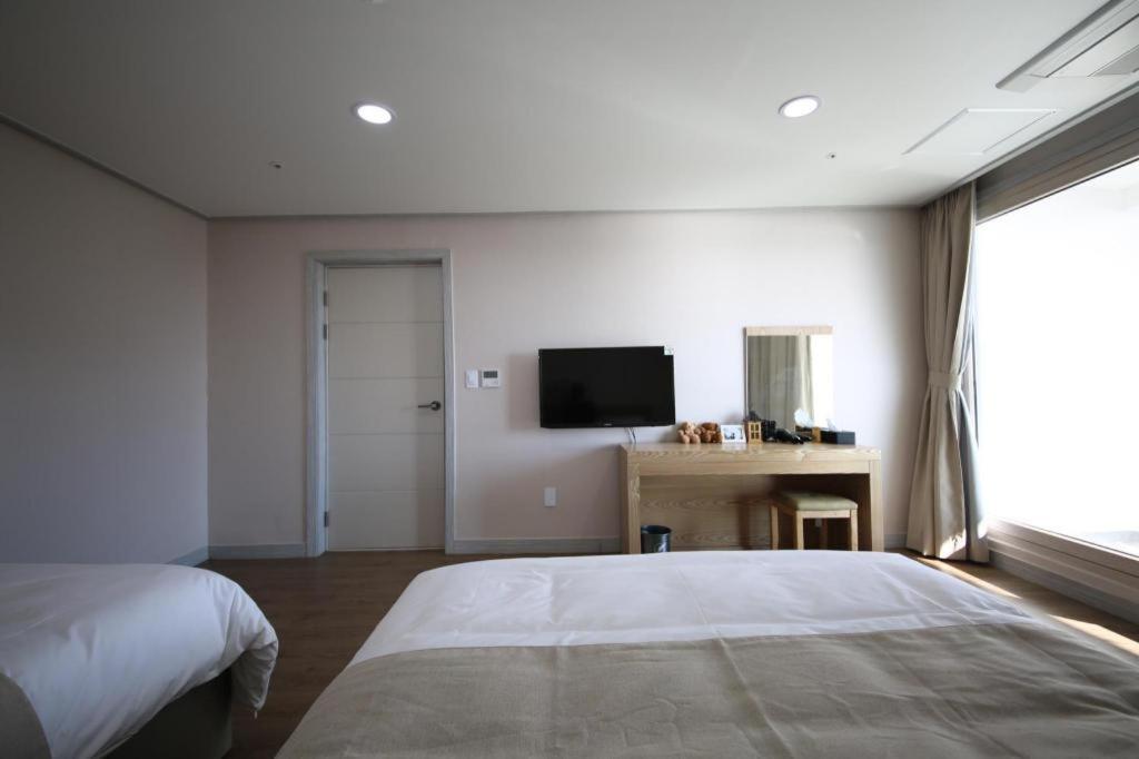 Hotel Aroha Jeju Seogwipo Bagian luar foto