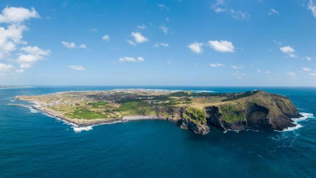 Hotel Aroha Jeju Seogwipo Bagian luar foto