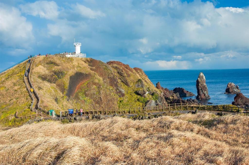 Hotel Aroha Jeju Seogwipo Bagian luar foto