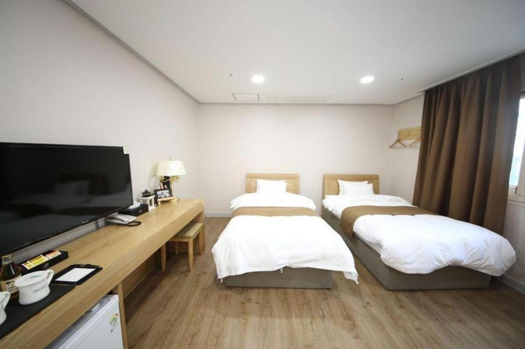 Hotel Aroha Jeju Seogwipo Bagian luar foto