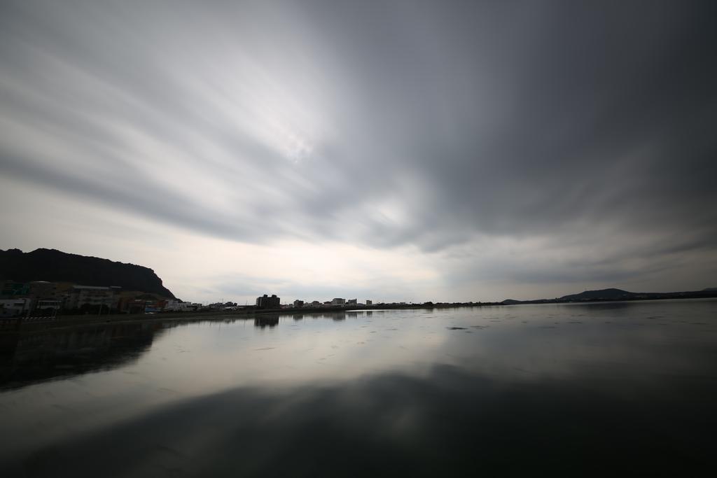 Hotel Aroha Jeju Seogwipo Bagian luar foto