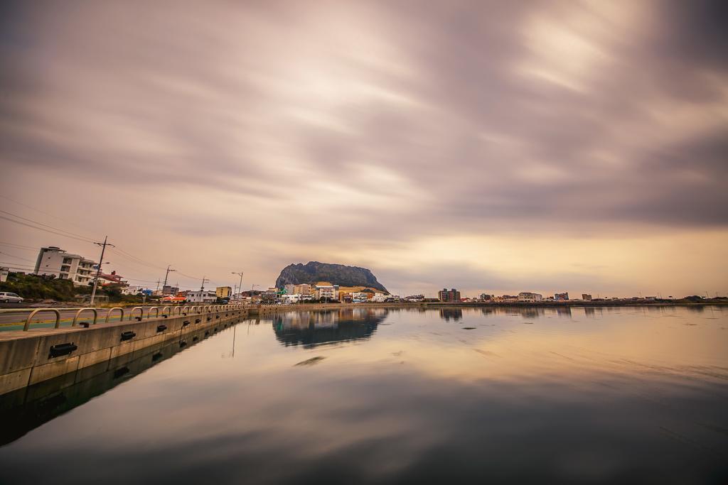 Hotel Aroha Jeju Seogwipo Bagian luar foto
