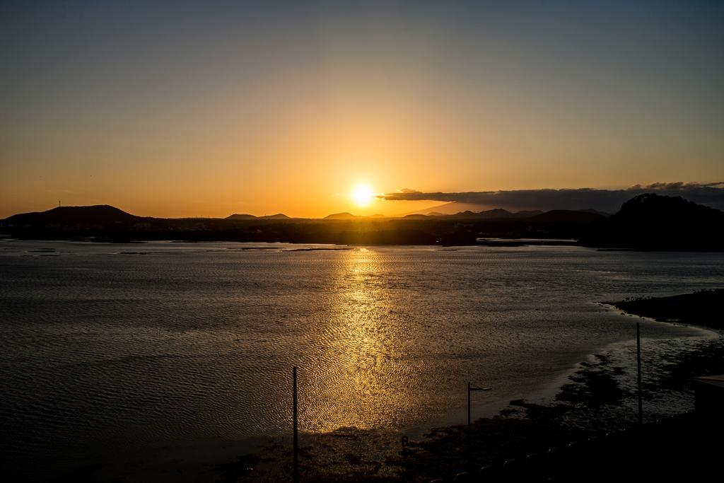 Hotel Aroha Jeju Seogwipo Bagian luar foto