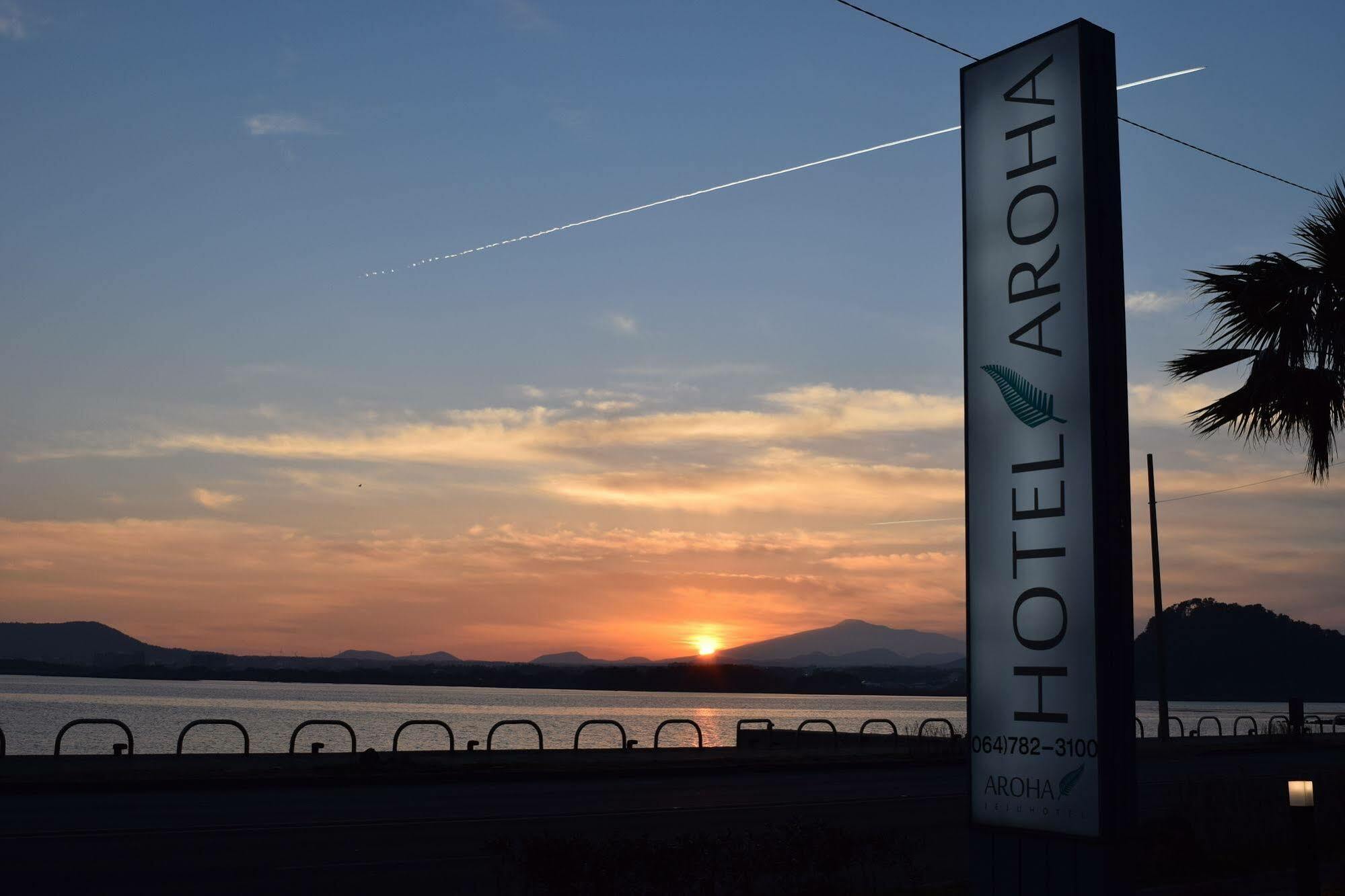 Hotel Aroha Jeju Seogwipo Bagian luar foto